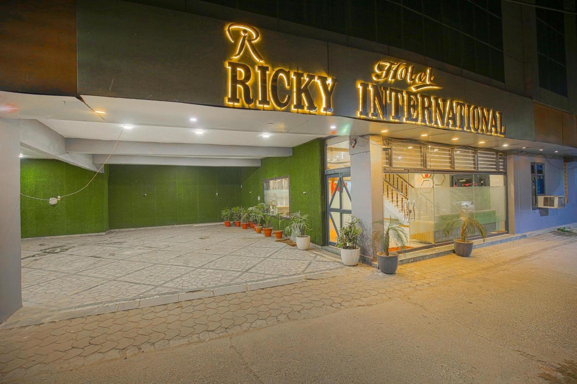 Hotel Ricky By Sahibs Group Amritszár Kültér fotó